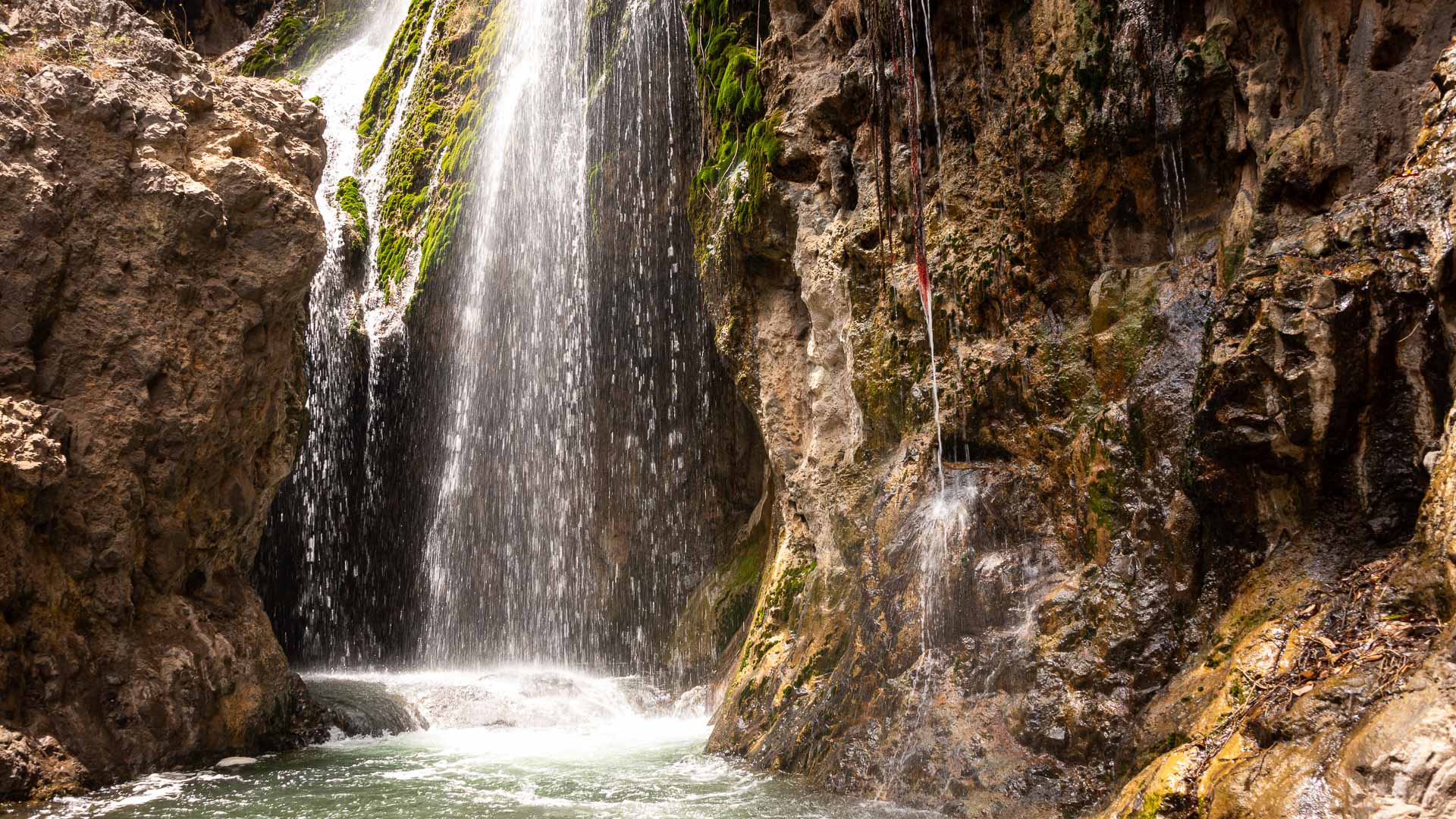 En skön vandring vid Lake Natron – Ngare Sero Waterfall