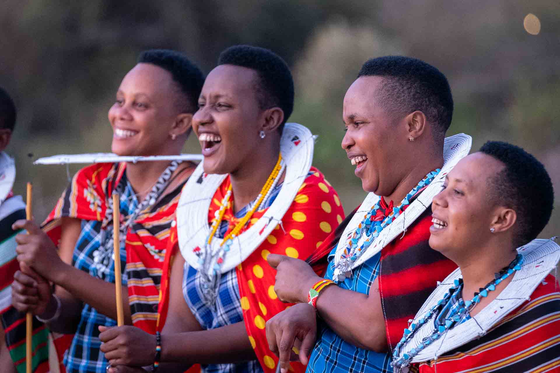 Original Maasai Lodge - dansande massajkvinnor